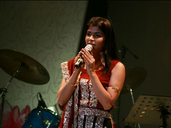 19 ఏళ్ల వయసులో ఓ పెద్ద మనిషి కూడా