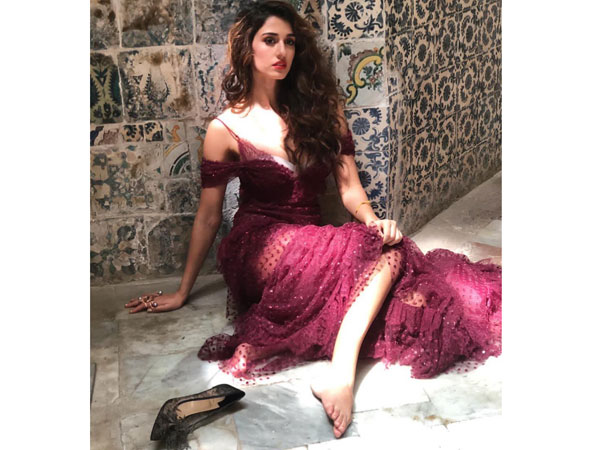 టాలీవుడ్‌కు దూరంగా