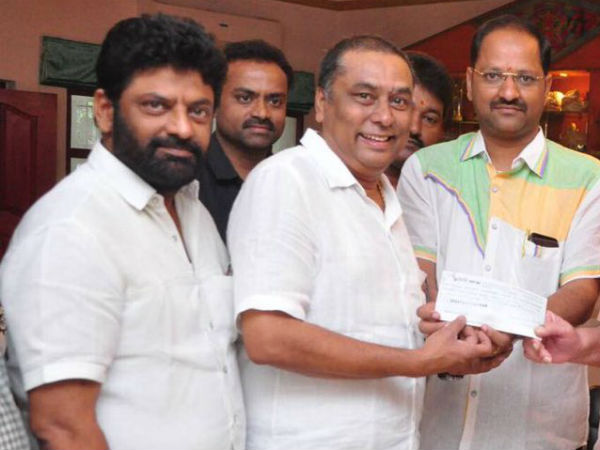  పేదలను ఆదుకొంటున్న మనం సైతం