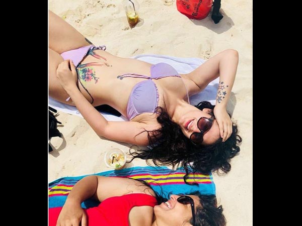 సన్ లైట్ ఎంజాయ్ చేస్తూ