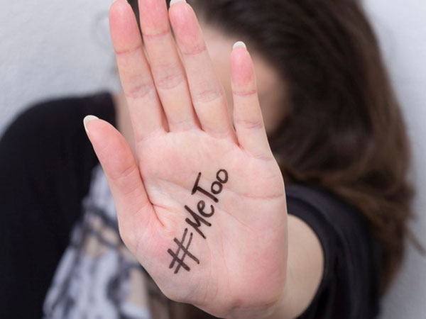 అడ్డకున్నందుకు ఆమె ప్రైవేట్ పార్ట్స్ టచ్ చేశారు