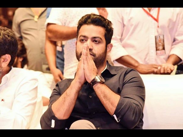 మగవాడి పక్కన ఆడది