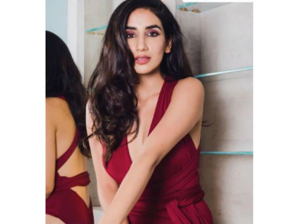 హాట్ హీరోయిన్ ప్రశంసలు 