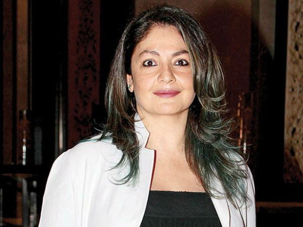 ఆమె గతాన్ని కూడా చూడండి 