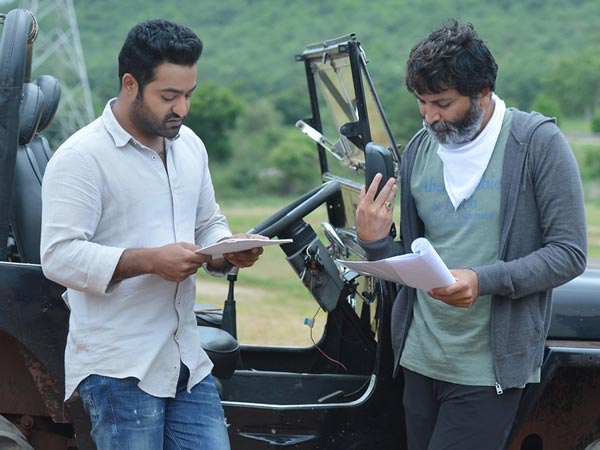 త్రివిక్రమ్, ఎన్టీఆర్ ప్రశంసలు