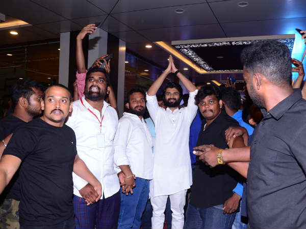  కారులో వెళుతుంటే 