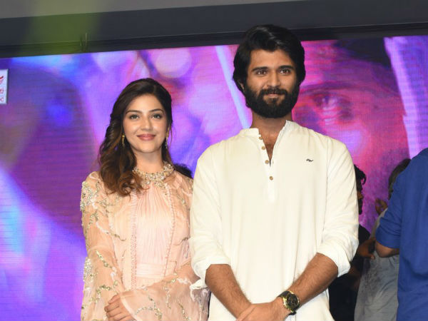 కెమెరా ఎక్కడ.. జూమ్ చెయ్ 