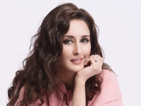 వ్యభిచారం చేస్తున్నానంటూ