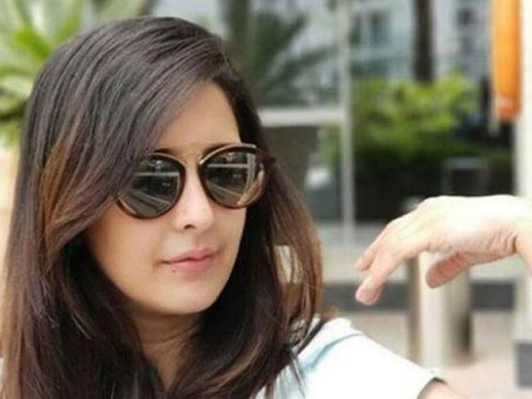 గృహ ప్రవేశానికి ఆహ్వానిస్తే