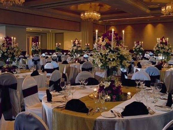 ప్రత్యేకంగా డిజైన్ దుస్తులు