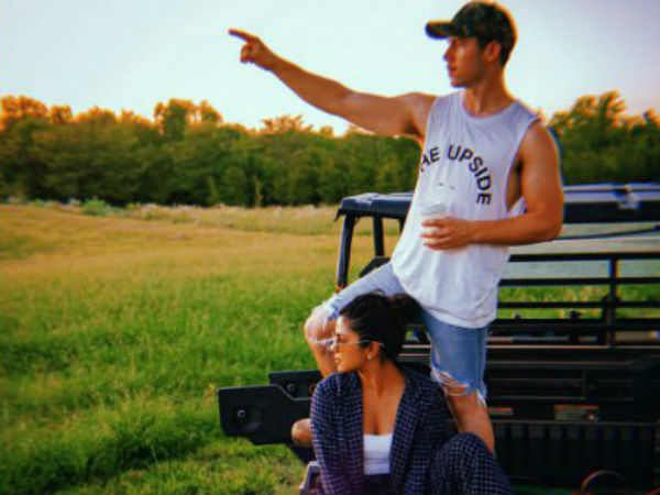  అతికొద్ది మంది అతిథులు మాత్రమే