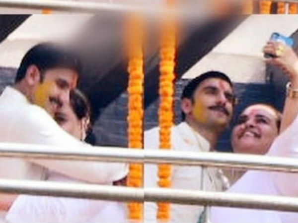 రెండు సాంప్రదాయాల ప్రకారం వివాహం