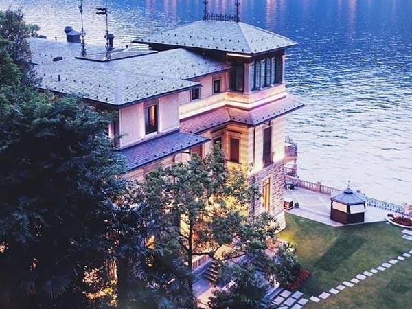 నీటిపై ల్యాండ్ అయ్యే విమానంలో రణవీర్