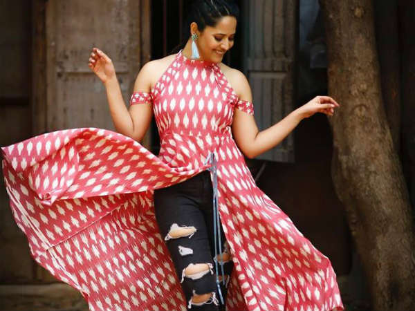 బాబోయ్... మరీ ఇంత ధైర్యమేంటి అనసూయ... పులితో పరాచకాలా?