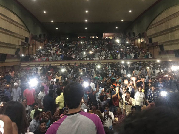 థియేటర్స్లో సందడి