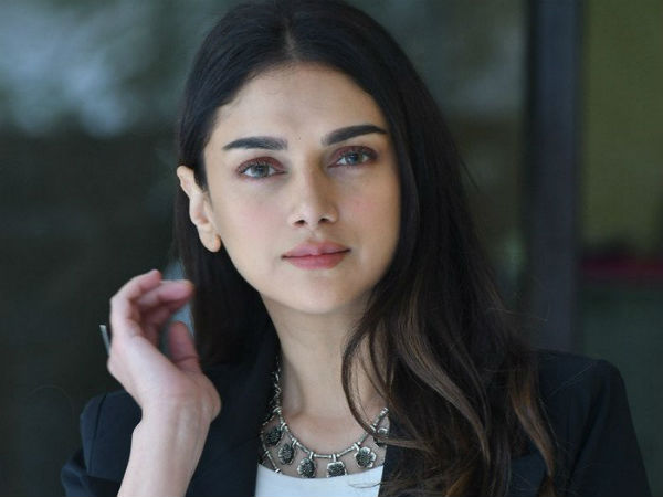 కథ చెప్పకముందే 