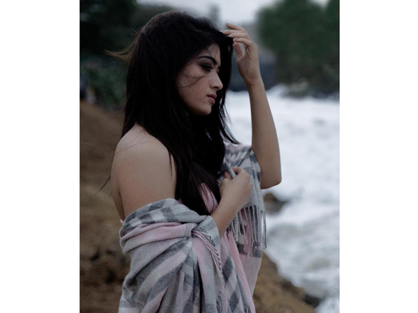 నీటిలో మునుగుతూ