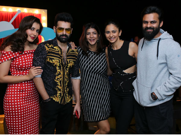  రాశీ ఖన్నా బర్త్ డే పార్టీలో కుర్ర హీరోలు, నితిన్ చేతికి ఏమైంది? (ఫోటోస్)