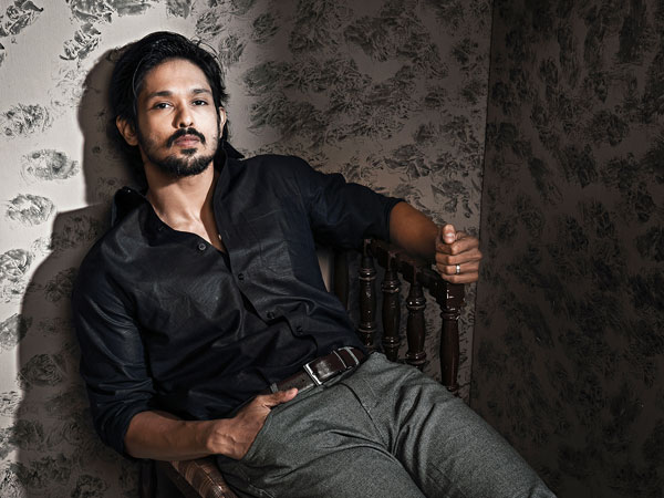 భార్యకు గిఫ్ట్‌గా ఐఫోన్ ఆర్డర్ చేసిన హీరో.. బాక్స్ ఓపెన్ చేస్తే షాక్, ప్లిప్ కార్ట్ చీటింగ్!