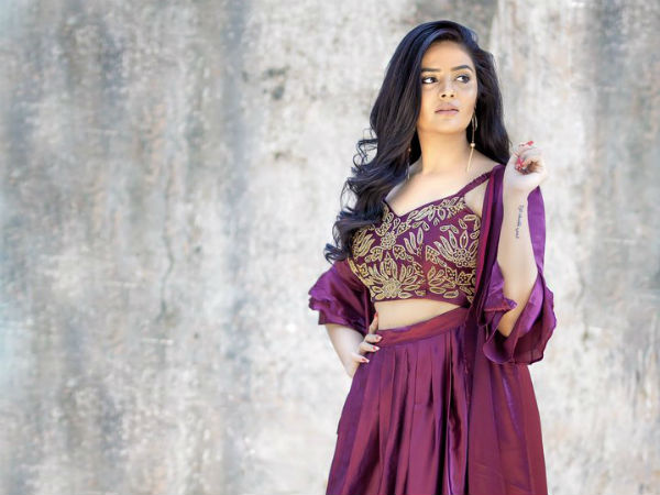 డబ్బు కోసం బ్రతుకున్నాం...