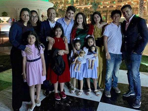 స్నేహితులతో కలిసి