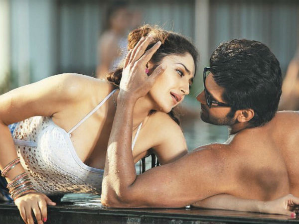 ఘాటు రొమాన్స్‌తో హాట్ టాపిక్ 