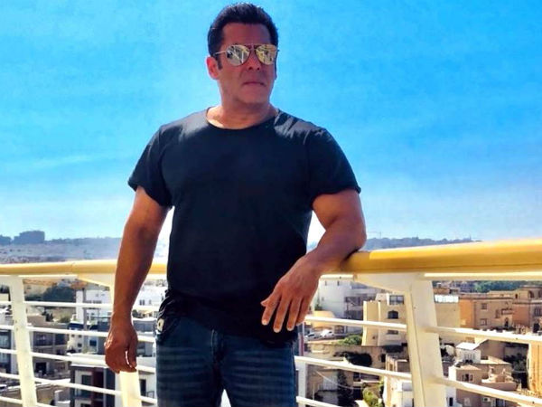 10 కోట్ల సెట్ నాశనం 