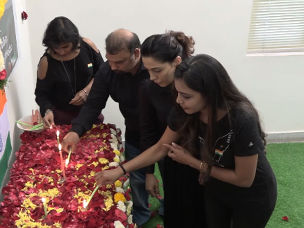  అమరులకు బిగ్‌బాసుల శ్రద్ధాంజలి