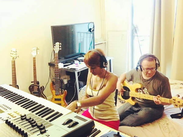 స్నేహితులు కూడా మోసం చేశారు