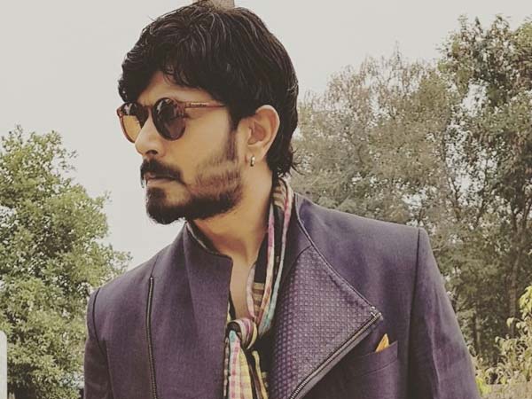 ఫ్యామిలీని వదిలేసి అభిమానుల కోసం