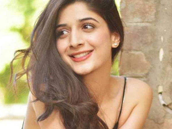 మావ్రా హోకేన్