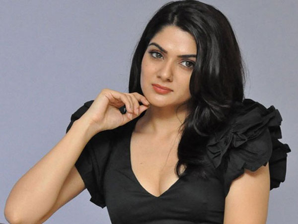 ముఖం చాటేసింది