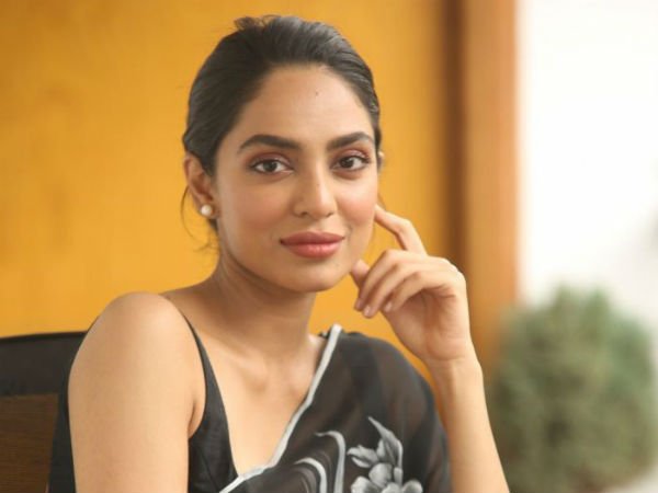 శోభిత ధూళిపాళ