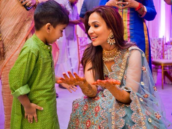 కుమారుడితో కలిసి సౌందర్య