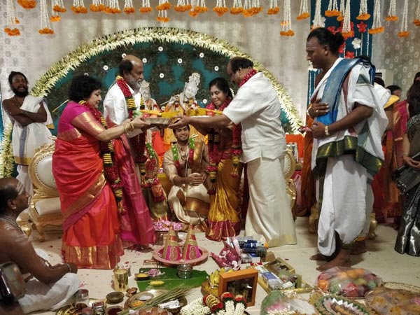 కొంతకాలంగా ఇద్దరి మధ్య స్నేహం