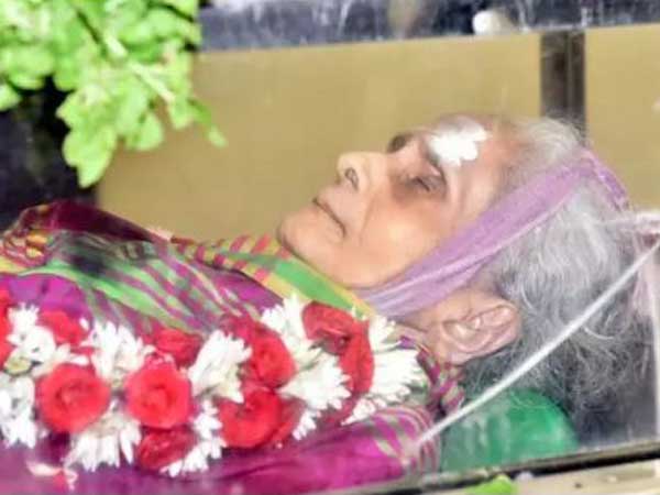  తల్లి మరణవార్తతో భారత్‌కు