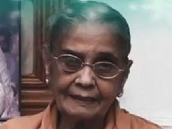 శకుంతలమ్మ అంత్యక్రియలకు ప్రముఖులు