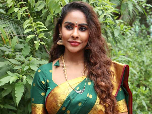 శిఖా చౌదరికి మద్దతుగా శ్రీరెడ్డి