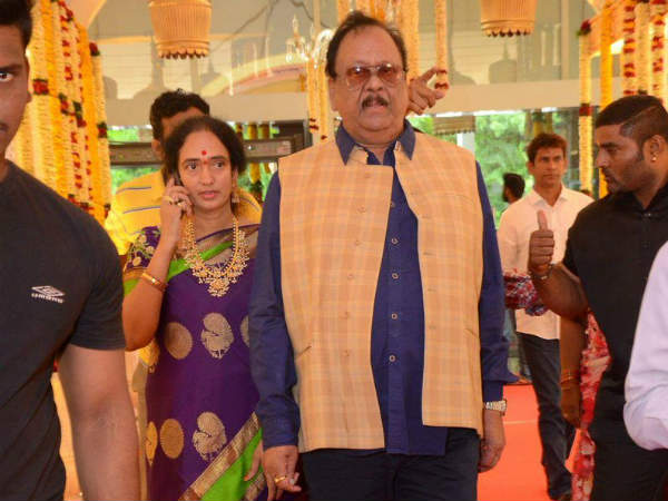 రెబల్‌స్టార్ కృష్ణంరాజు దంపతులు