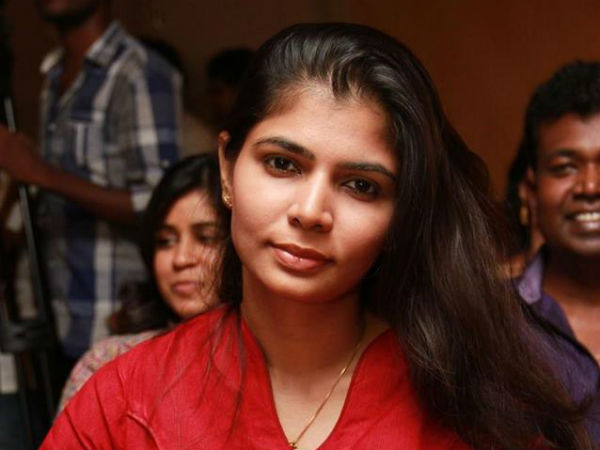 రంగంలోకి మేనకా గాంధీ