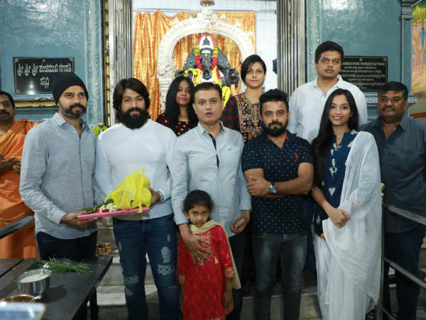  కెజిఎఫ్ చాప్ట‌ర్ 2 పూజా కార్యక్రమాలతో