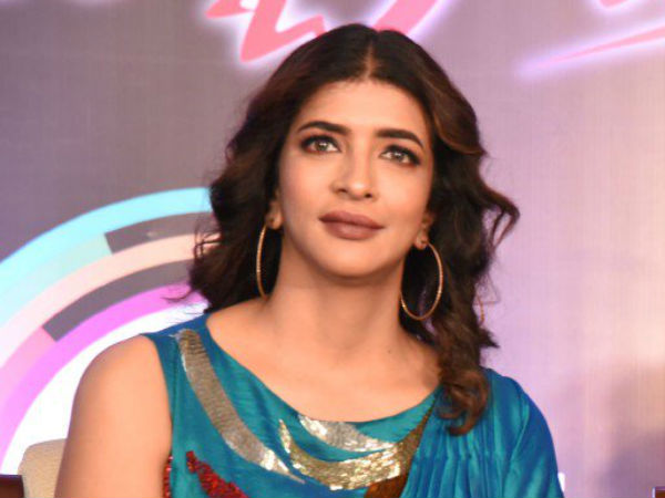 వారి చేతుల్లోనే థియేటర్లు... మోహన్ బాబు కూతురు అని చూడరు