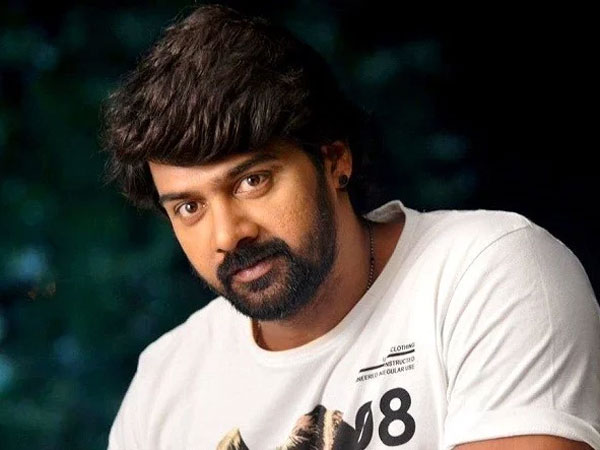  Naveen Chandra To play villain role in Dhanush movie 