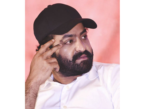 కోపాన్ని అణుచుకుని ఎన్టీఆర్ హుందాగా..