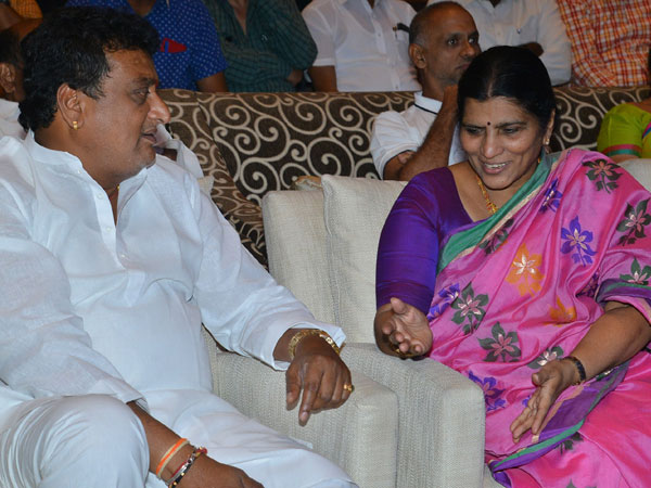 ఈ పేస్ని ఎవరు చూస్తారండీ