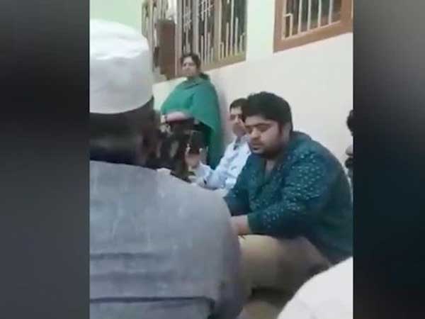 ముస్లిం యువతితో