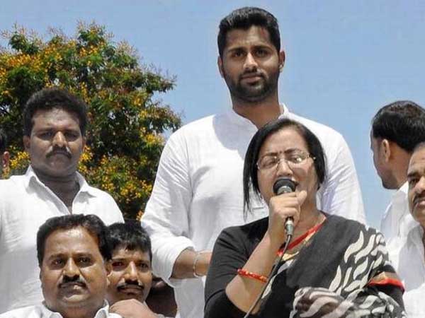 సాండల్‌వుడ్ మొత్తం ఆమె వైపే