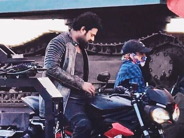 సాహో కోసం ట్రింప్ స్ట్రీట్ ట్రిపుల్ ఆర్ఎస్ బైక్