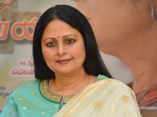 వల్గర్ కామెడీ షోలో నేనా? డబ్బుకు కక్కుర్తి పడకుండా.. నిర్వాహకులకు జయసుధ షాక్ 