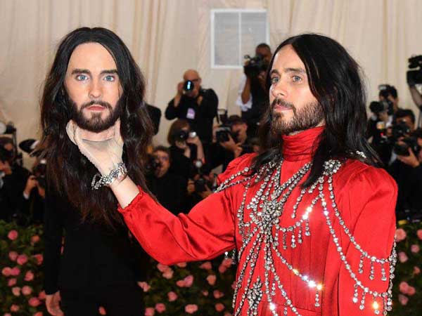 చేతిలో తలతో.. భయానక దృశ్యం